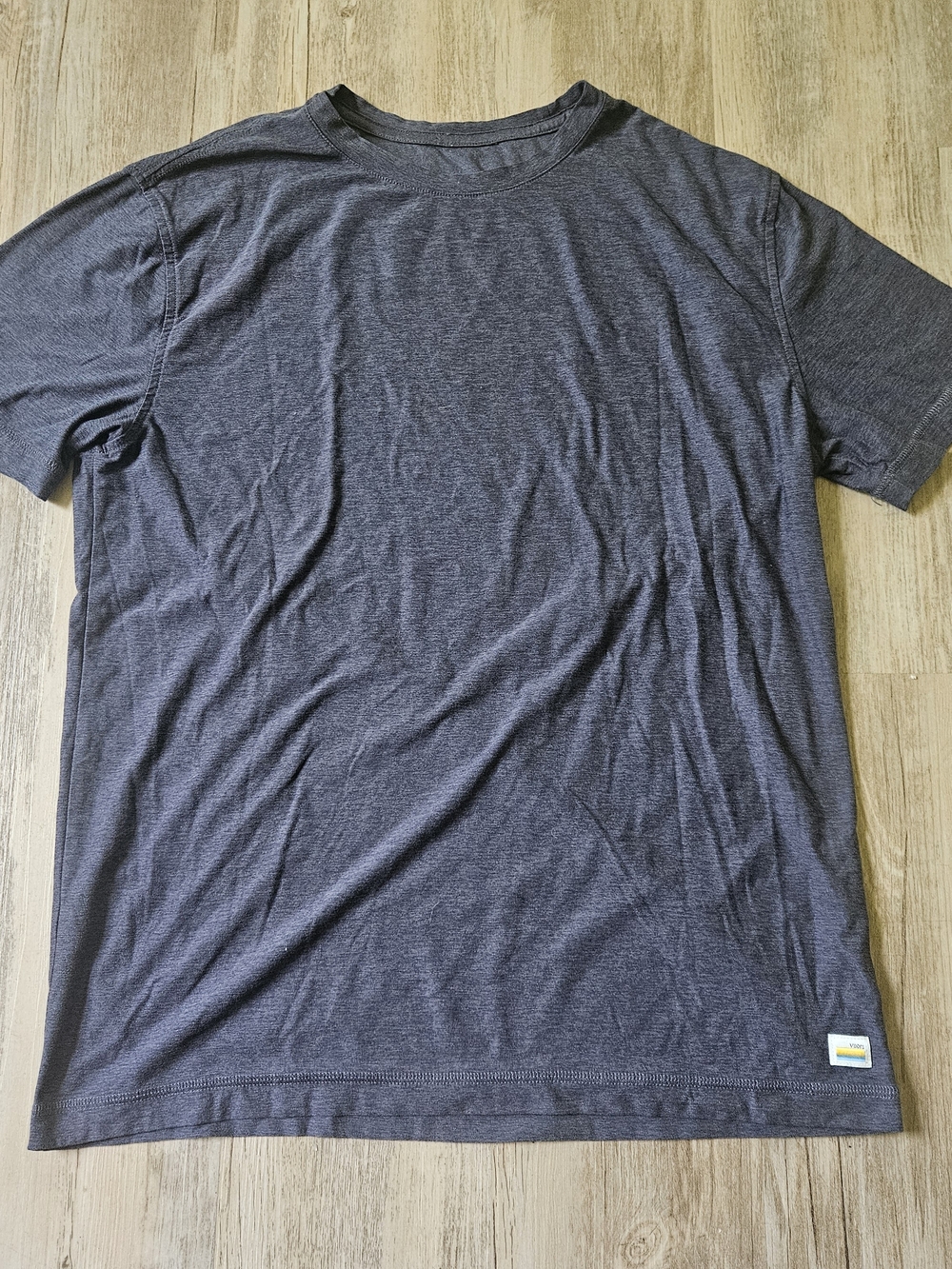 Vuori Men's Heathered Dark Charcoal Gray Short Sleeve Strato Tec Shirt Medium